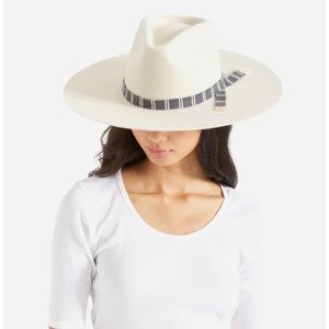 In perfect condition. This was gifted to me.